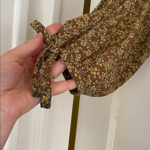 Doen O’Keeffe Blouse - Olive/Gold Floral Puff-Sleeve Button Front - Picture 3 of 7